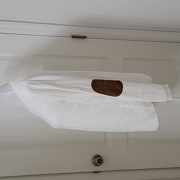 Lety & Me Size L Ivory Elbow Patch Curved Hem Sweater, Excellent Used Condition - Picture 4 of 12